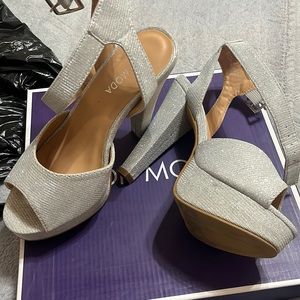 Color: Silver size: 5